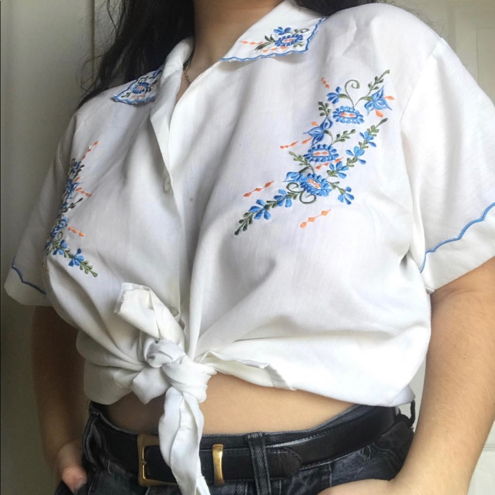 Vintage Collared Button Down W Flower Stitching. - image 1